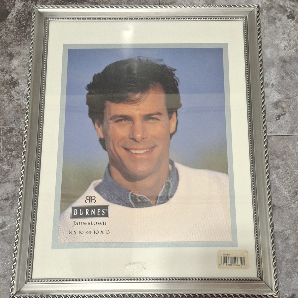 New open box vintage 1997 BURNES Jamestown Picture frame. 8X10 OR 10X13